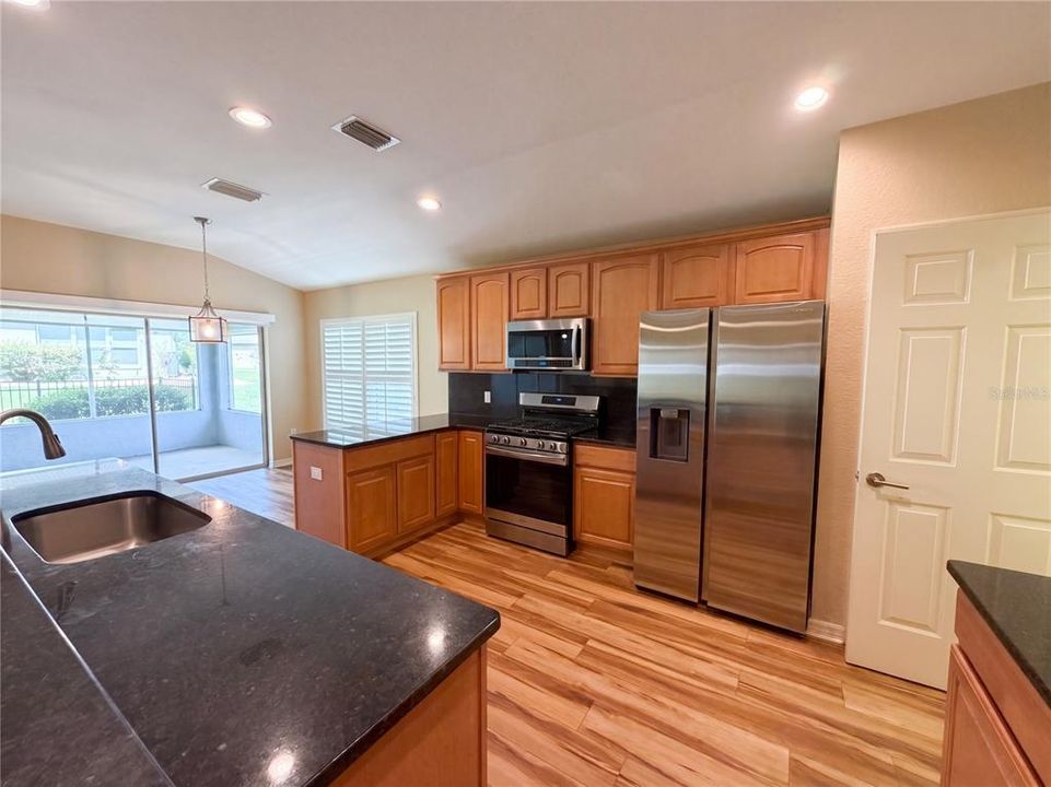 For Sale: $320,000 (3 beds, 2 baths, 1718 Square Feet)