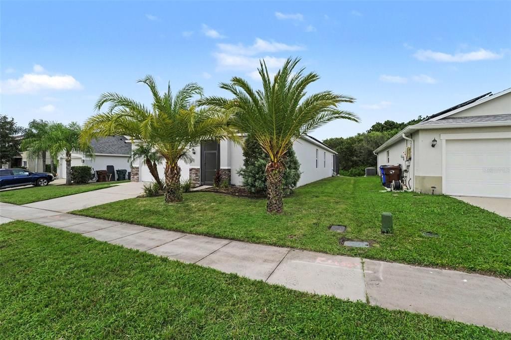 For Sale: $550,000 (4 beds, 2 baths, 1935 Square Feet)