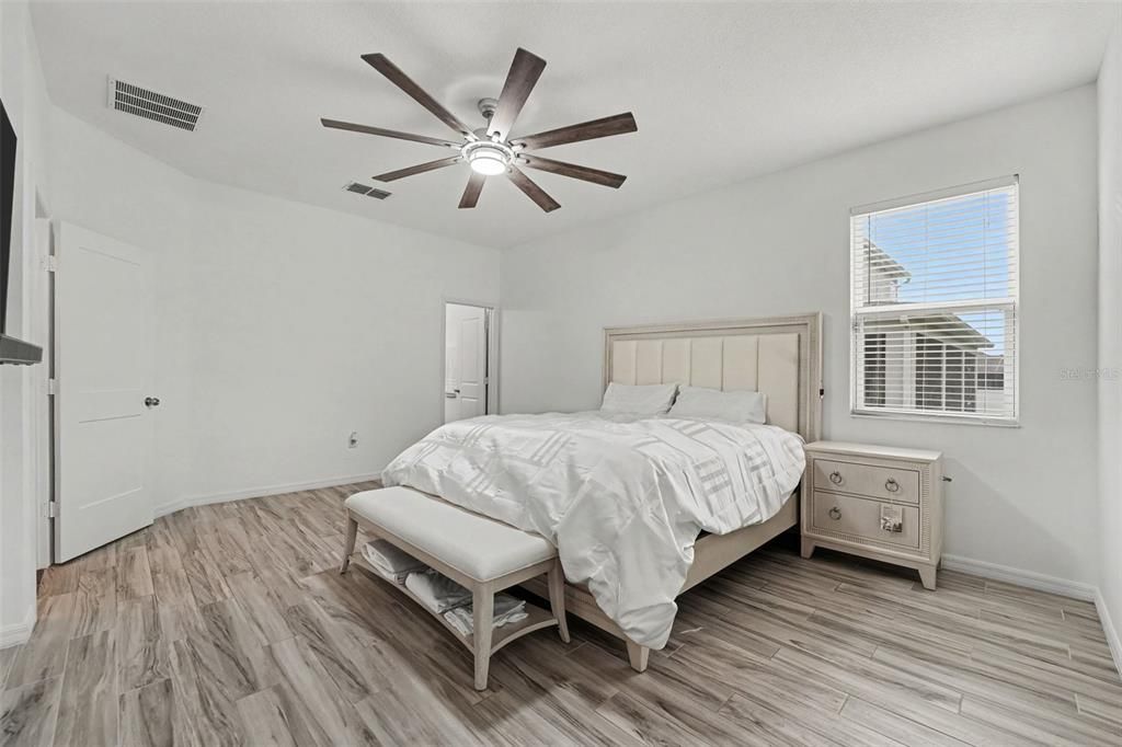 For Sale: $550,000 (4 beds, 2 baths, 1935 Square Feet)
