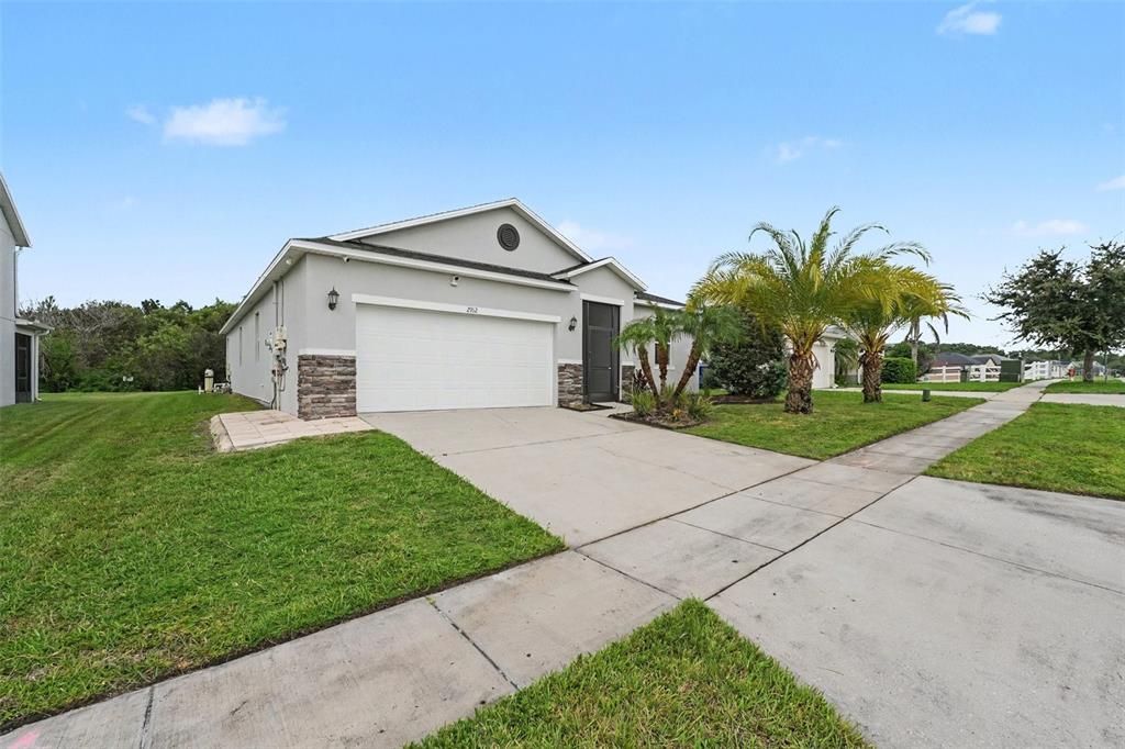 For Sale: $550,000 (4 beds, 2 baths, 1935 Square Feet)