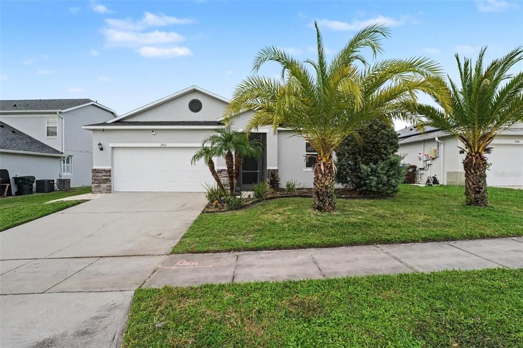 For Sale: $550,000 (4 beds, 2 baths, 1935 Square Feet)