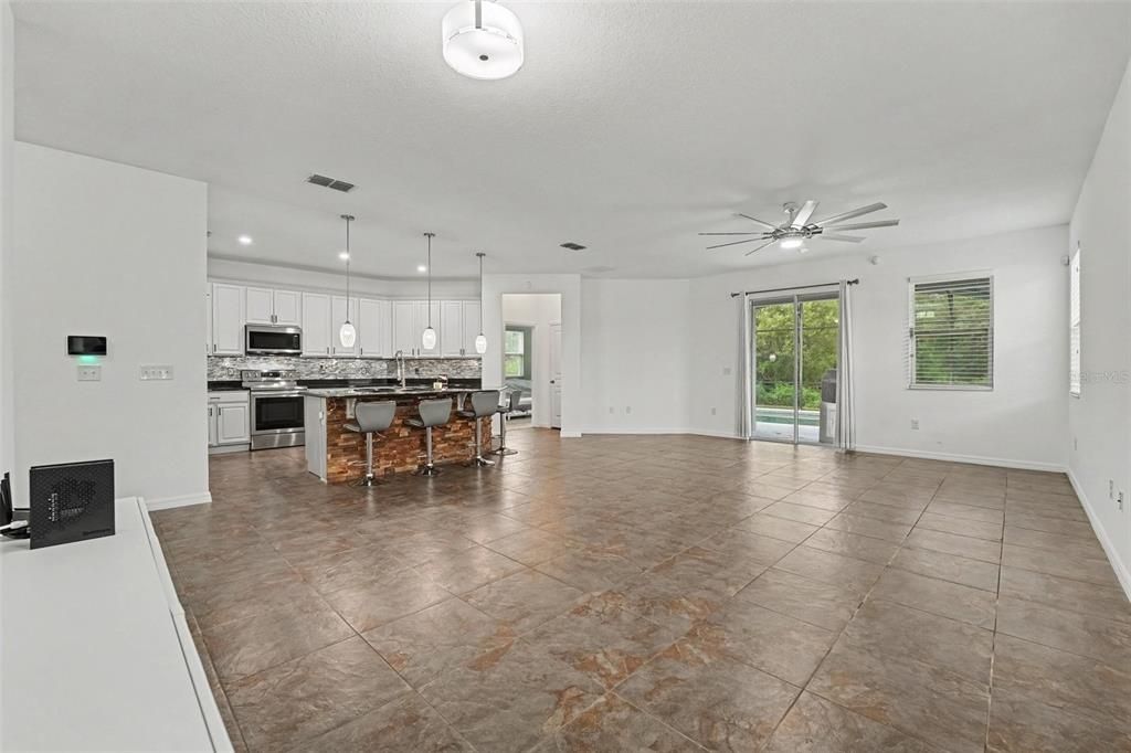 For Sale: $550,000 (4 beds, 2 baths, 1935 Square Feet)