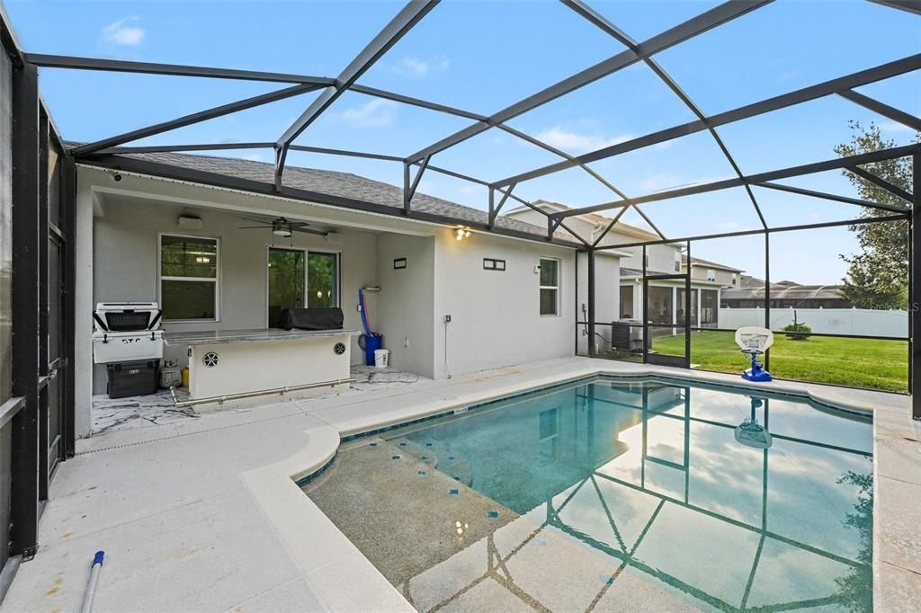 For Sale: $550,000 (4 beds, 2 baths, 1935 Square Feet)