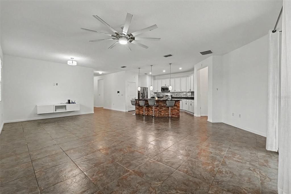 For Sale: $550,000 (4 beds, 2 baths, 1935 Square Feet)