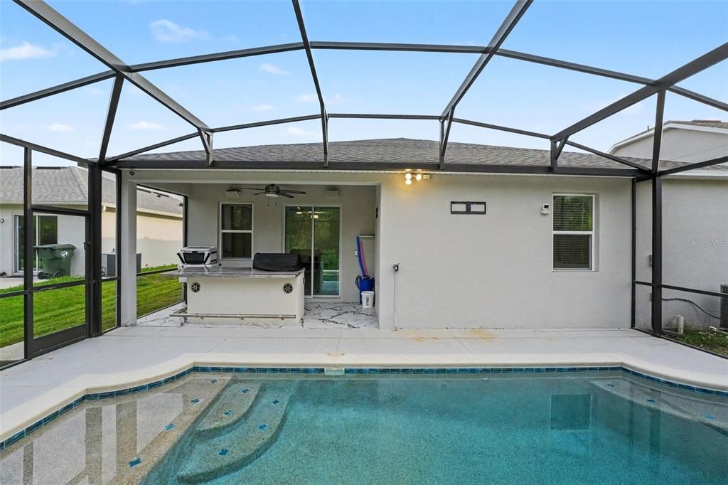 For Sale: $550,000 (4 beds, 2 baths, 1935 Square Feet)
