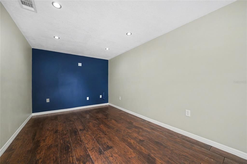 En Venta: $335,000 (3 camas, 2 baños, 1579 Pies cuadrados)