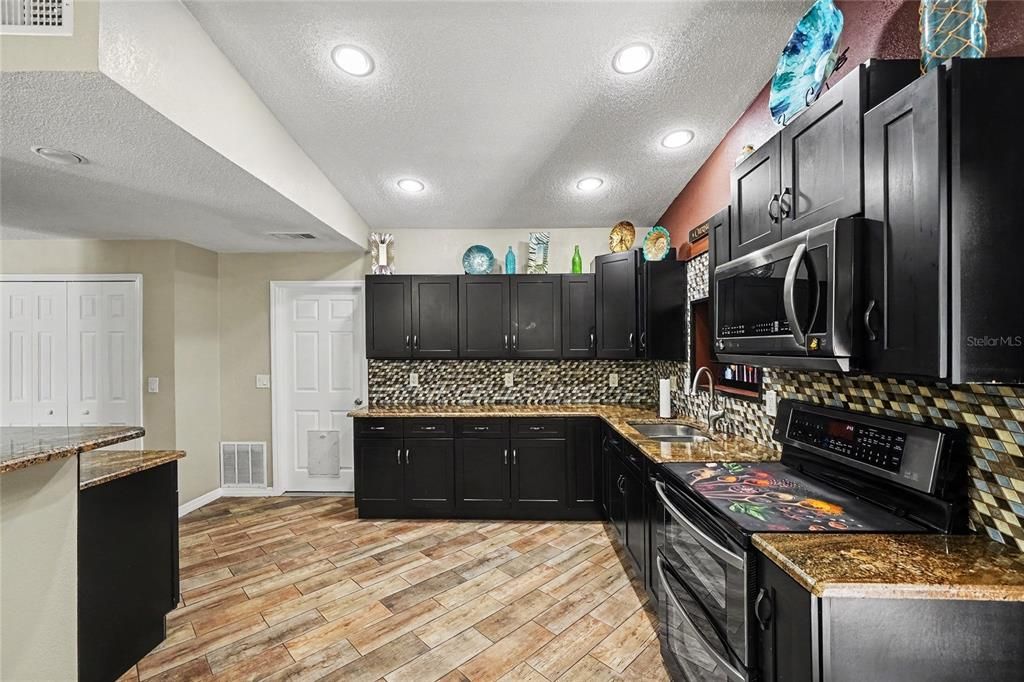 En Venta: $335,000 (3 camas, 2 baños, 1579 Pies cuadrados)