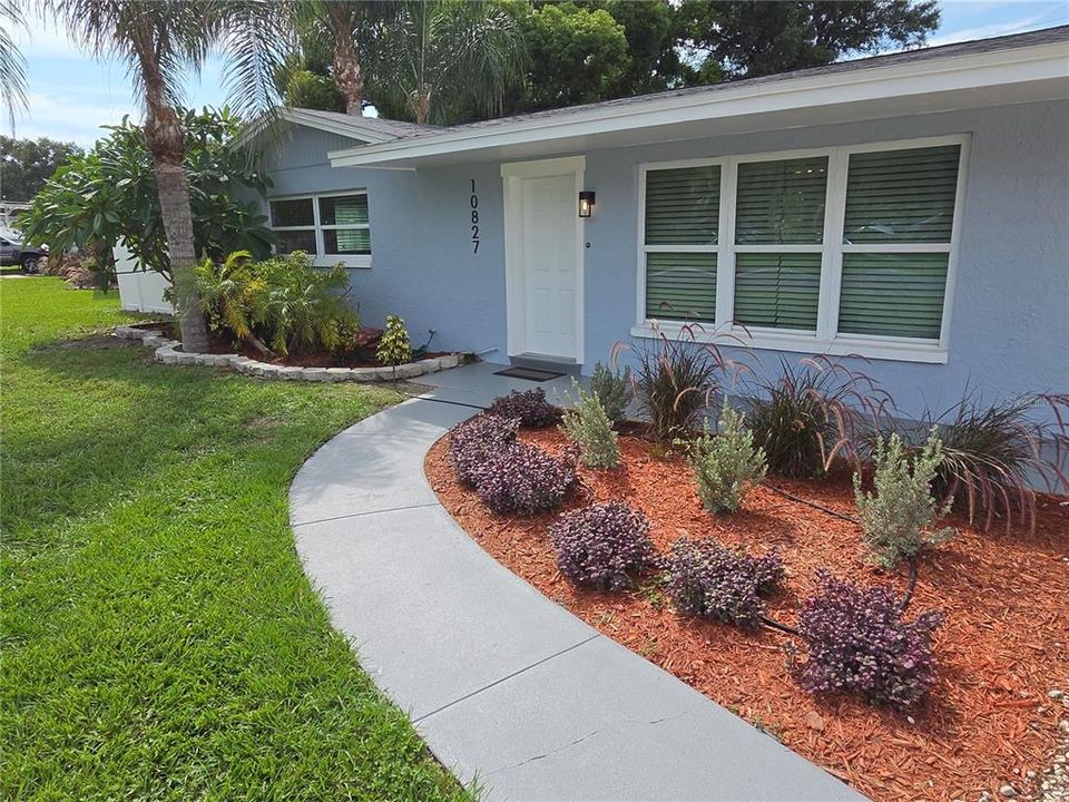 Active With Contract: $349,900 (2 beds, 1 baths, 944 Square Feet)