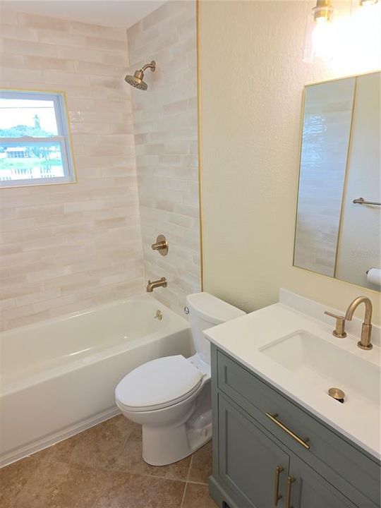 Active With Contract: $349,900 (2 beds, 1 baths, 944 Square Feet)