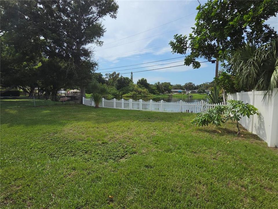 Active With Contract: $349,900 (2 beds, 1 baths, 944 Square Feet)