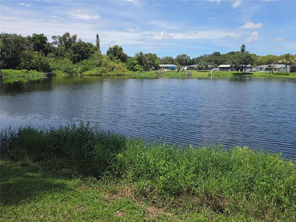 Active With Contract: $349,900 (2 beds, 1 baths, 944 Square Feet)