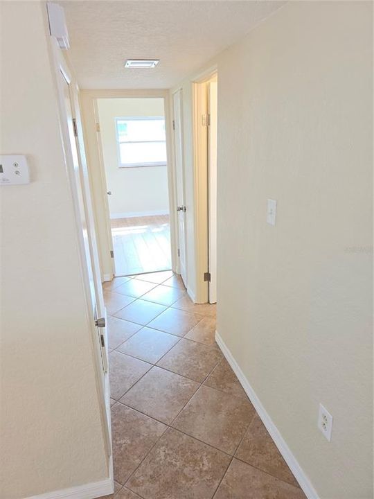 Active With Contract: $349,900 (2 beds, 1 baths, 944 Square Feet)