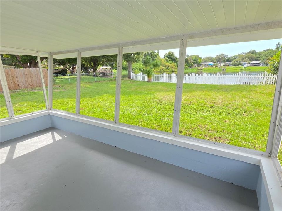 Active With Contract: $349,900 (2 beds, 1 baths, 944 Square Feet)