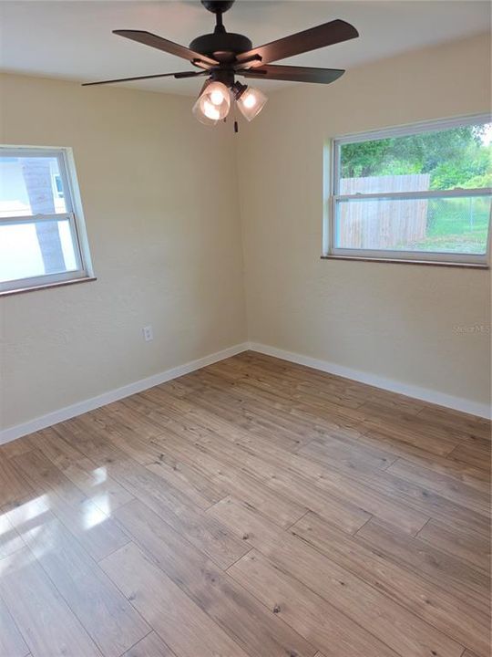 Active With Contract: $349,900 (2 beds, 1 baths, 944 Square Feet)
