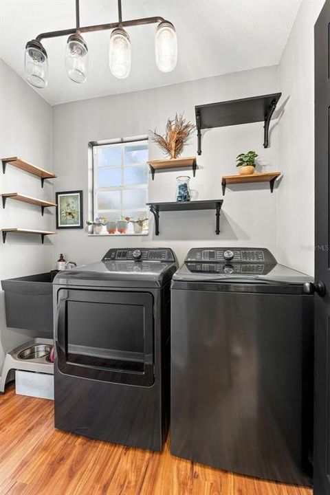 For Sale: $699,900 (4 beds, 2 baths, 2452 Square Feet)