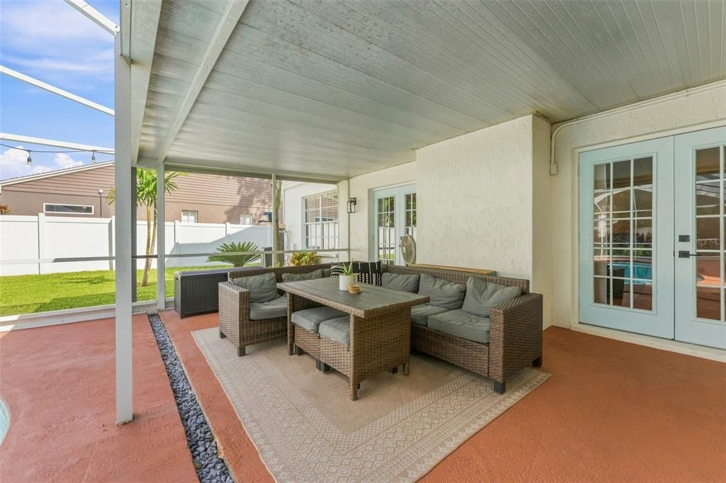 For Sale: $699,900 (4 beds, 2 baths, 2452 Square Feet)
