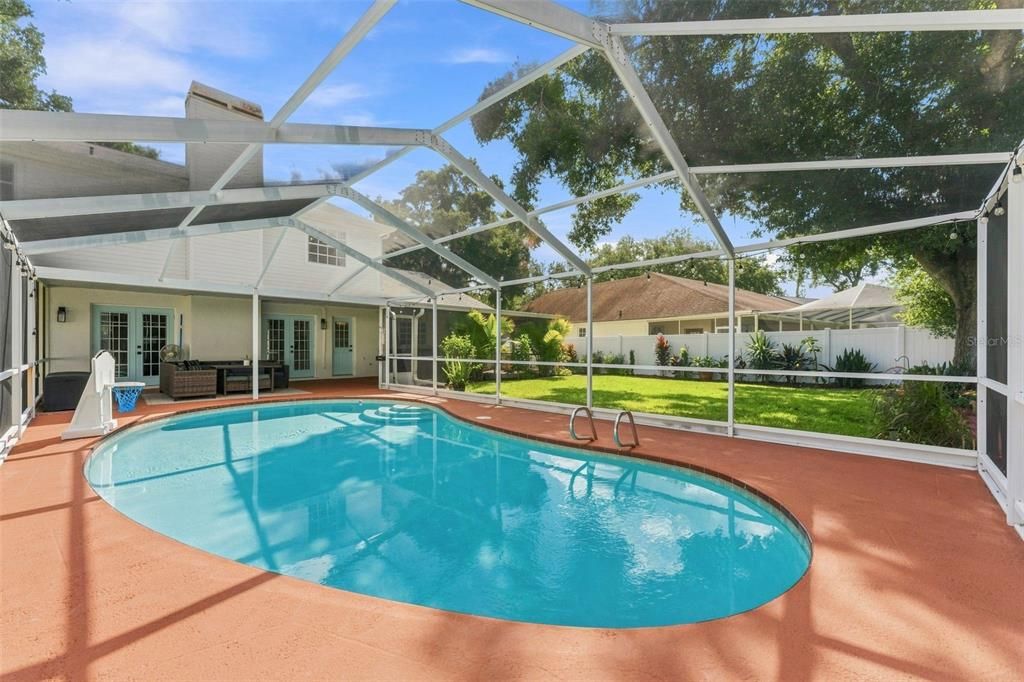 For Sale: $699,900 (4 beds, 2 baths, 2452 Square Feet)