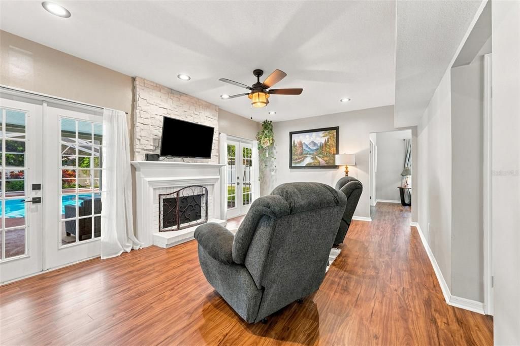 For Sale: $699,900 (4 beds, 2 baths, 2452 Square Feet)