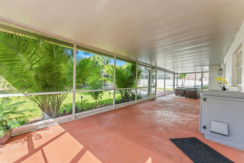 For Sale: $699,900 (4 beds, 2 baths, 2452 Square Feet)