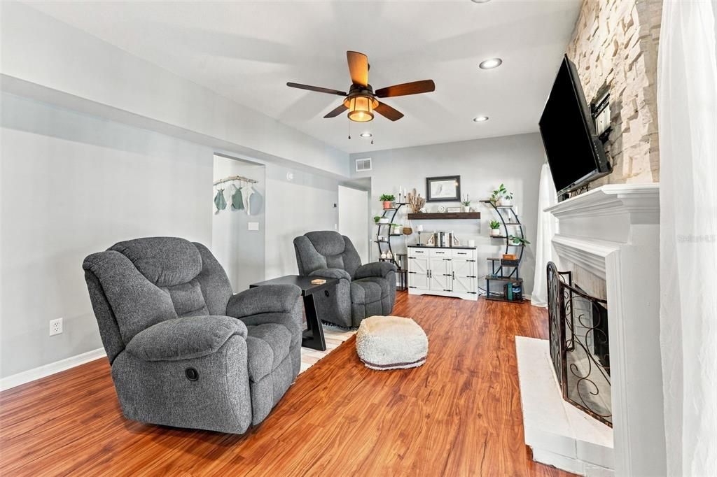 For Sale: $699,900 (4 beds, 2 baths, 2452 Square Feet)