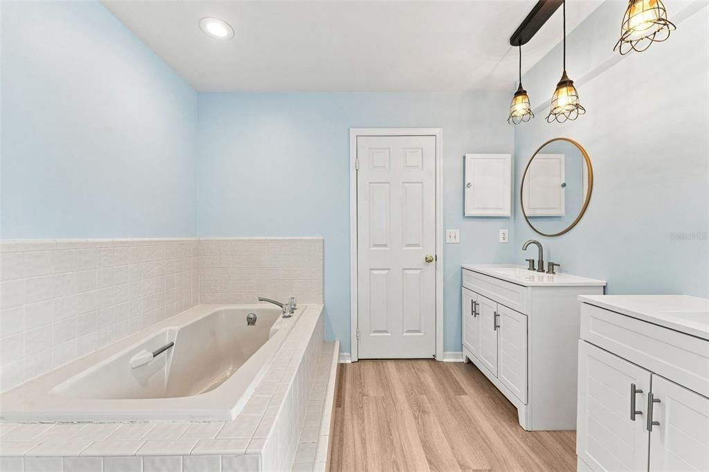 For Sale: $699,900 (4 beds, 2 baths, 2452 Square Feet)