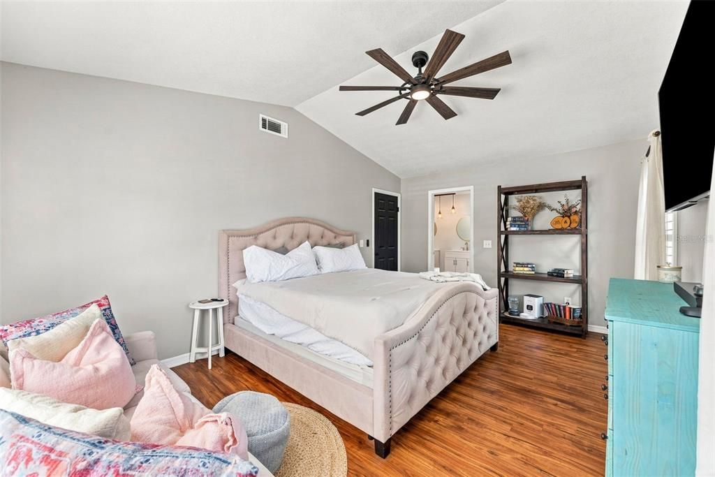 For Sale: $699,900 (4 beds, 2 baths, 2452 Square Feet)