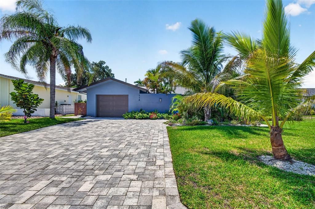 For Sale: $695,000 (2 beds, 2 baths, 1360 Square Feet)