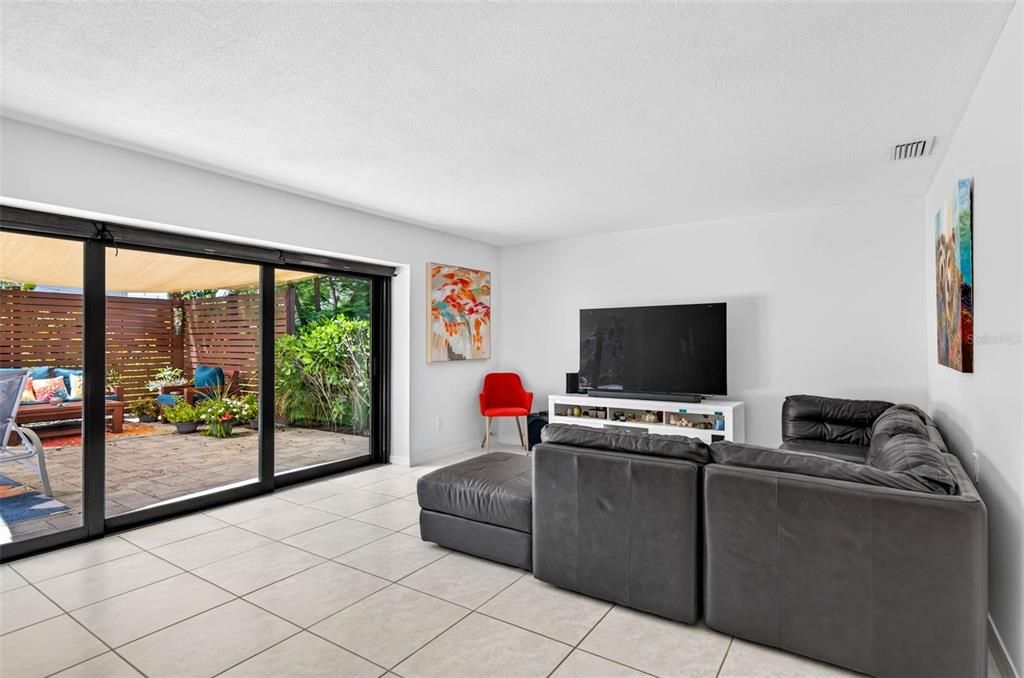 For Sale: $695,000 (2 beds, 2 baths, 1360 Square Feet)