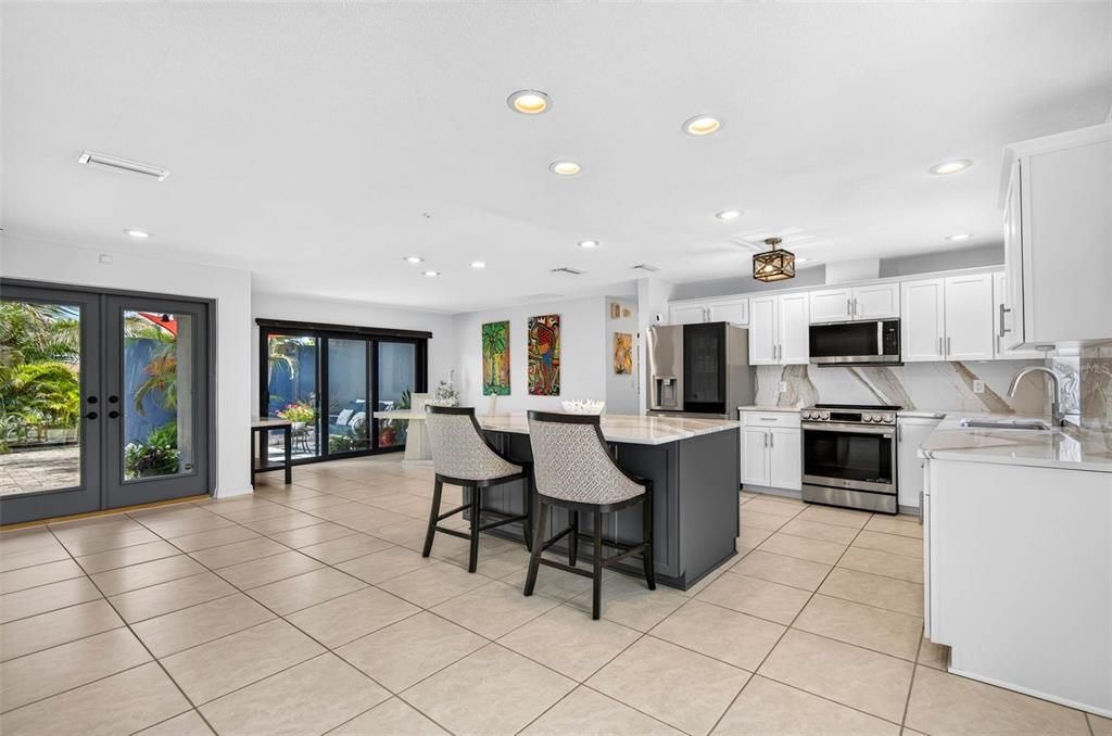 For Sale: $695,000 (2 beds, 2 baths, 1360 Square Feet)