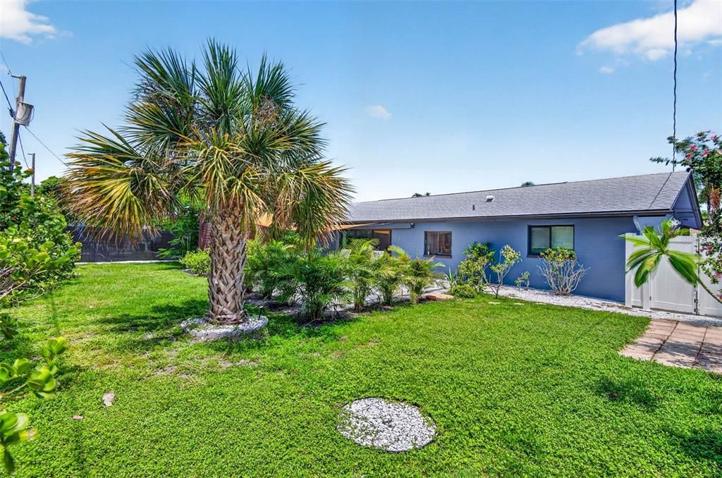 For Sale: $695,000 (2 beds, 2 baths, 1360 Square Feet)