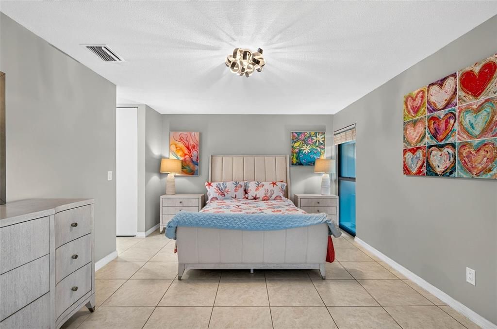 For Sale: $695,000 (2 beds, 2 baths, 1360 Square Feet)