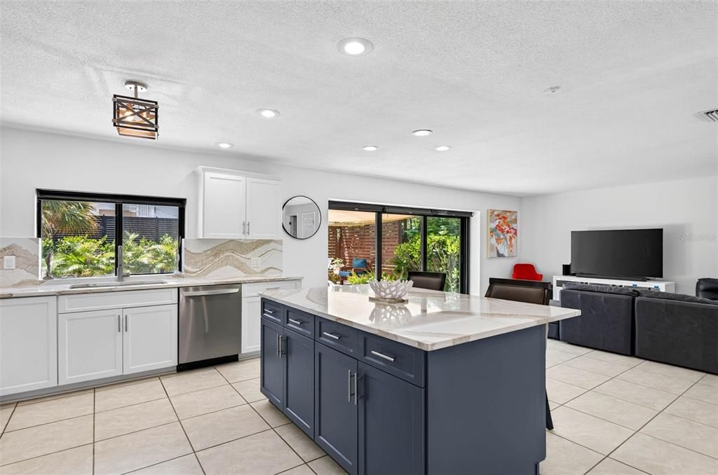 For Sale: $695,000 (2 beds, 2 baths, 1360 Square Feet)