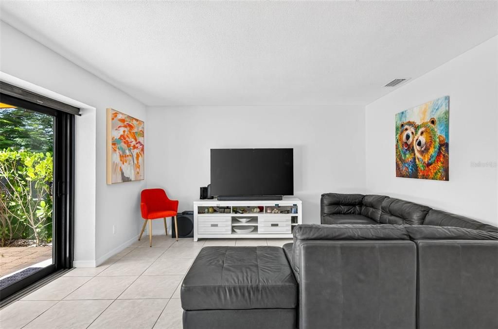 For Sale: $695,000 (2 beds, 2 baths, 1360 Square Feet)