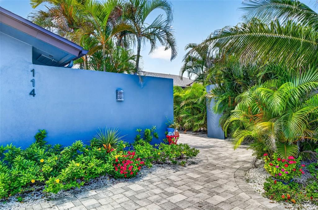 For Sale: $695,000 (2 beds, 2 baths, 1360 Square Feet)