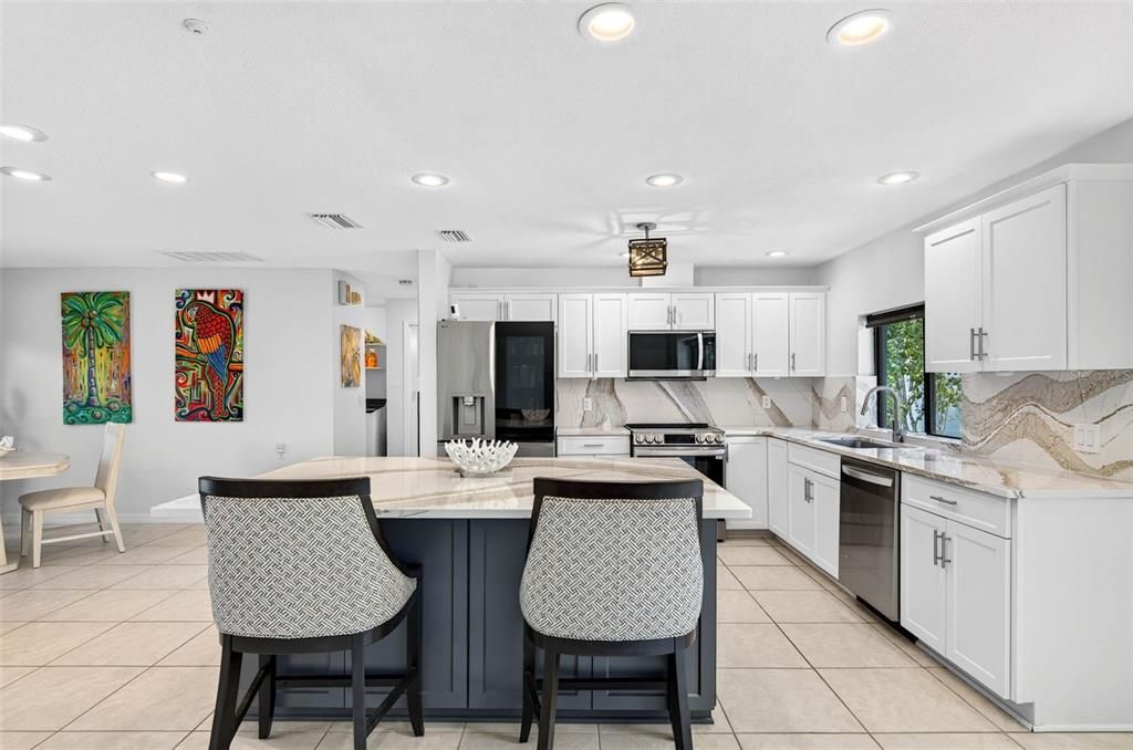 For Sale: $695,000 (2 beds, 2 baths, 1360 Square Feet)