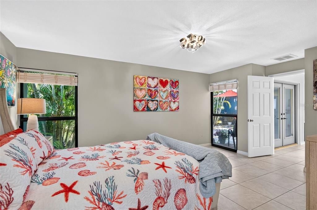 For Sale: $695,000 (2 beds, 2 baths, 1360 Square Feet)
