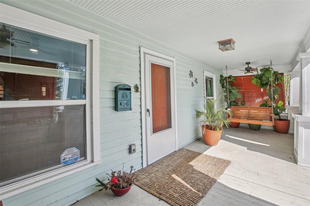For Rent: $2,650 (2 beds, 1 baths, 1197 Square Feet)