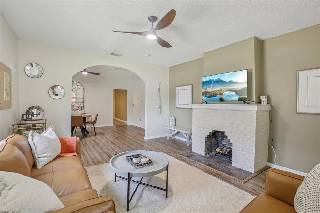 For Rent: $2,650 (2 beds, 1 baths, 1197 Square Feet)