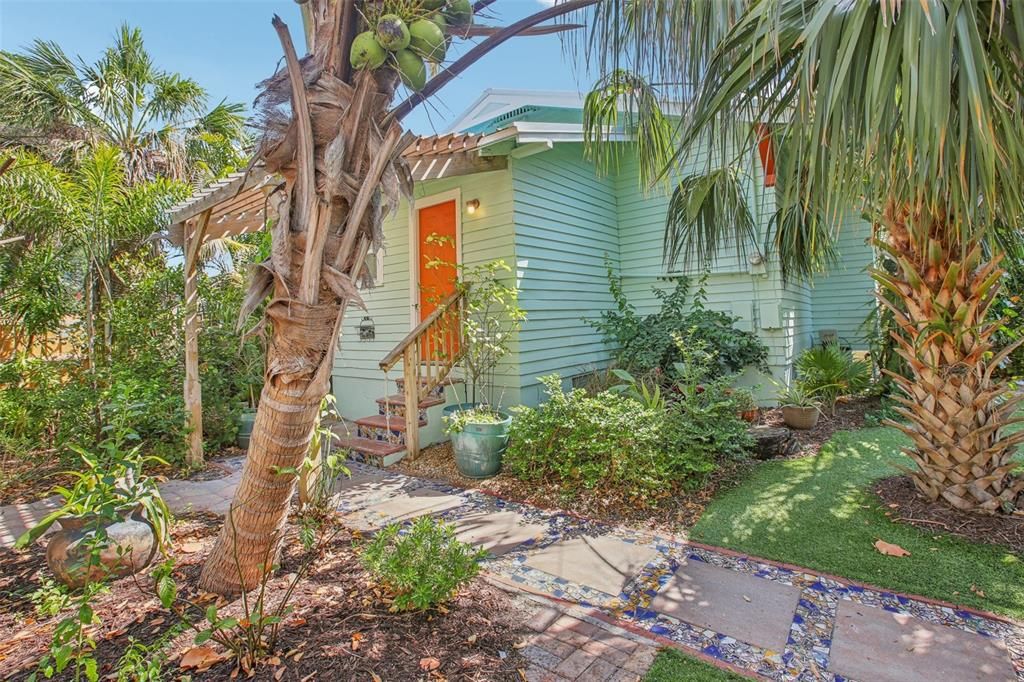 For Rent: $2,650 (2 beds, 1 baths, 1197 Square Feet)