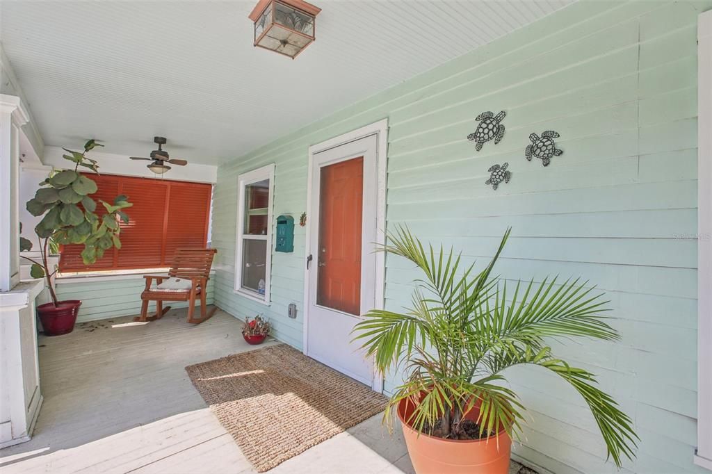 For Rent: $2,650 (2 beds, 1 baths, 1197 Square Feet)