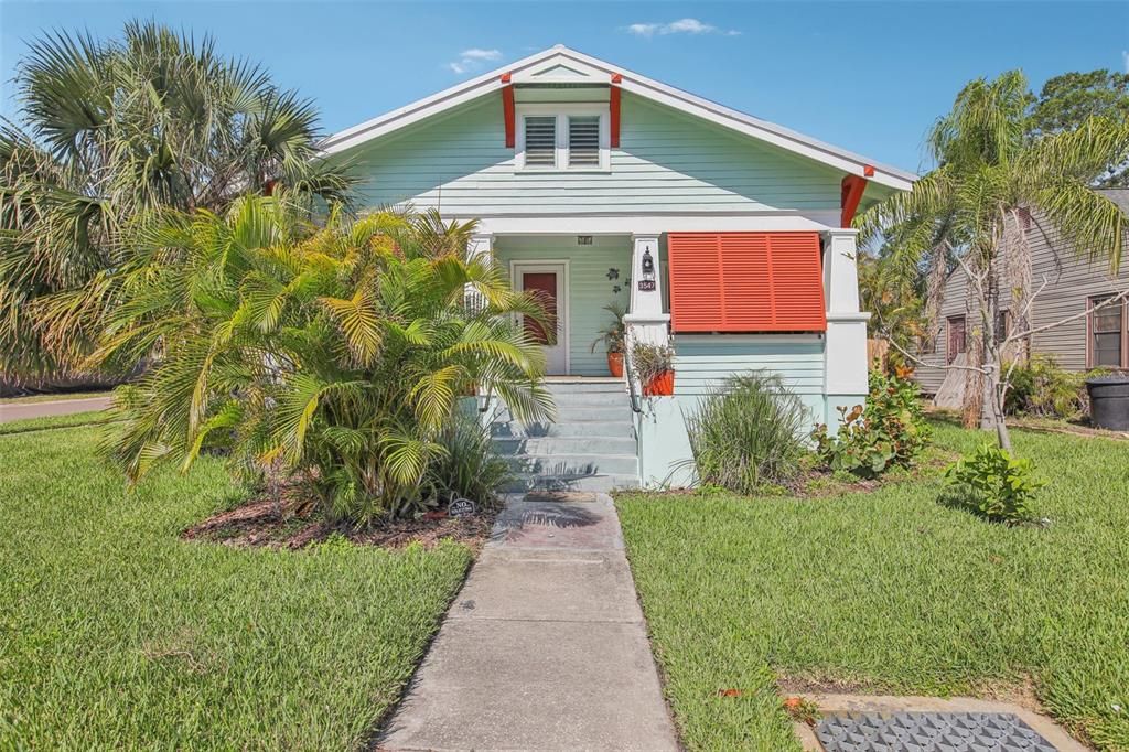 For Rent: $2,650 (2 beds, 1 baths, 1197 Square Feet)