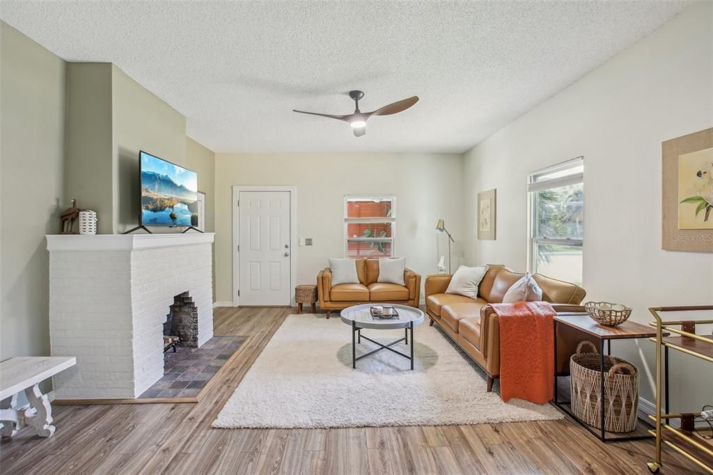 For Rent: $2,650 (2 beds, 1 baths, 1197 Square Feet)