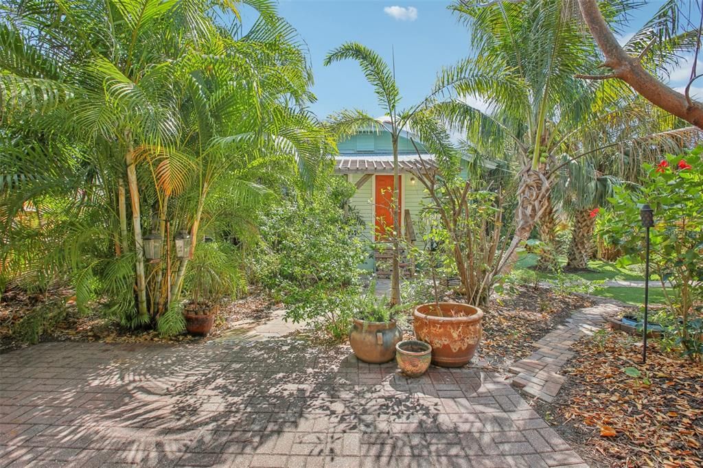 For Rent: $2,650 (2 beds, 1 baths, 1197 Square Feet)