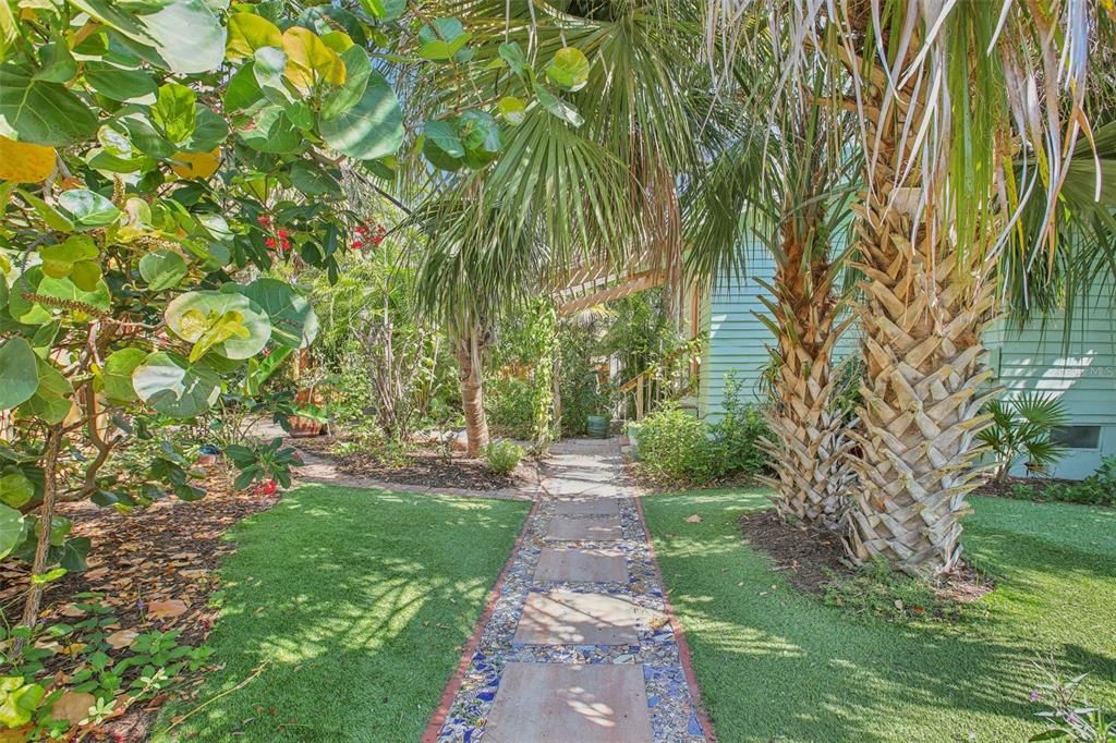 For Rent: $2,650 (2 beds, 1 baths, 1197 Square Feet)