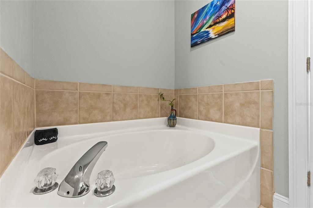 For Sale: $430,000 (4 beds, 3 baths, 2968 Square Feet)
