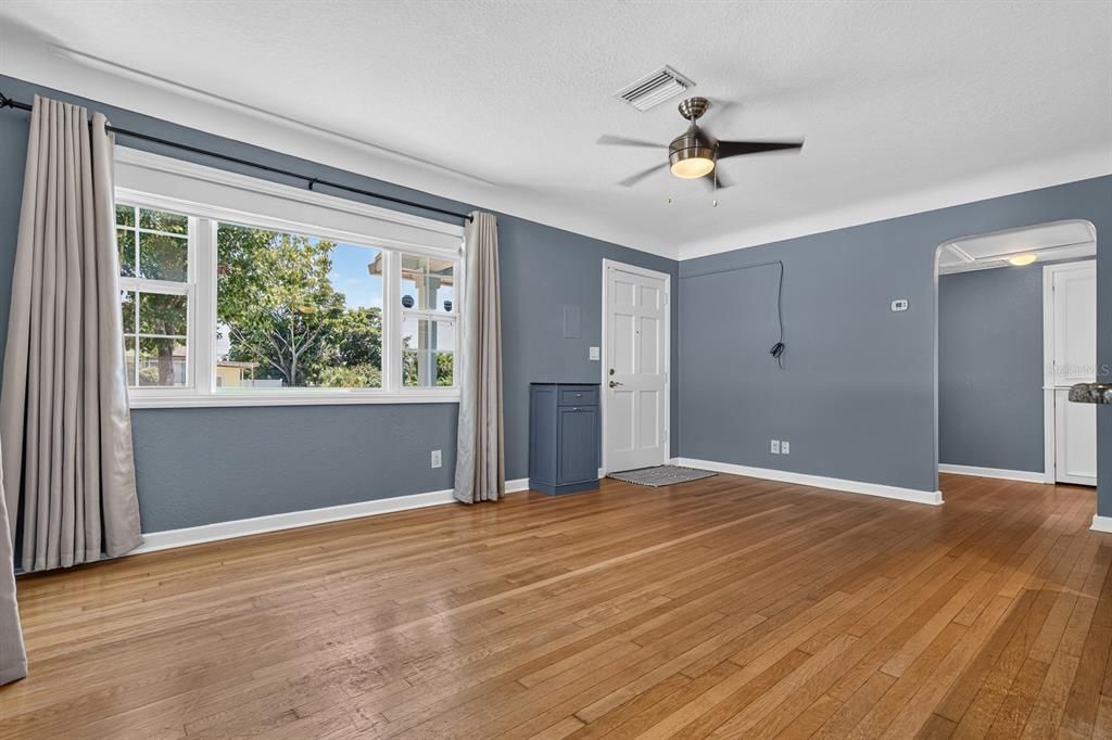 En Venta: $461,900 (3 camas, 2 baños, 1331 Pies cuadrados)