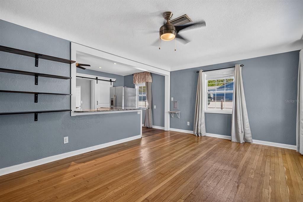 En Venta: $461,900 (3 camas, 2 baños, 1331 Pies cuadrados)