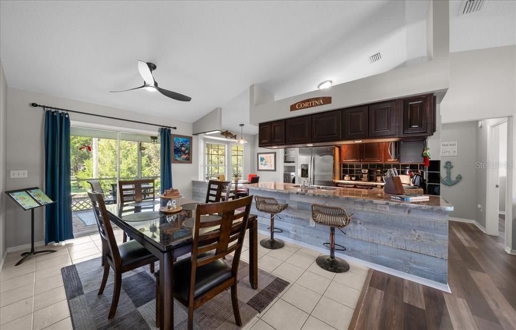 En Venta: $749,000 (2 camas, 2 baños, 1214 Pies cuadrados)