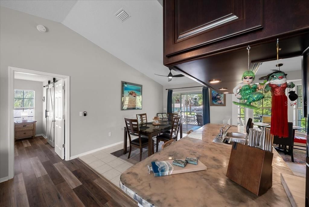 En Venta: $749,000 (2 camas, 2 baños, 1214 Pies cuadrados)