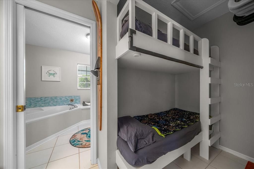 En Venta: $749,000 (2 camas, 2 baños, 1214 Pies cuadrados)